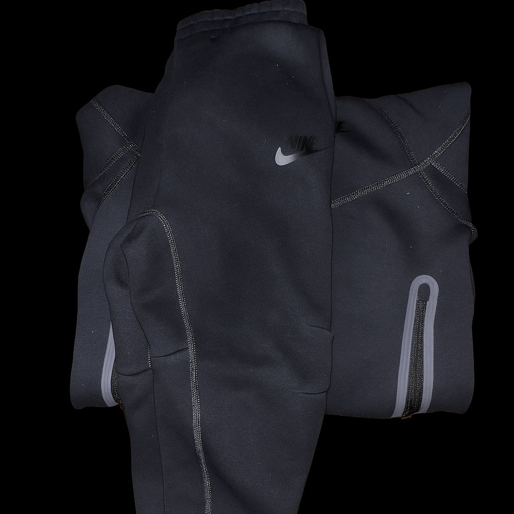 Black Nike tech toddler